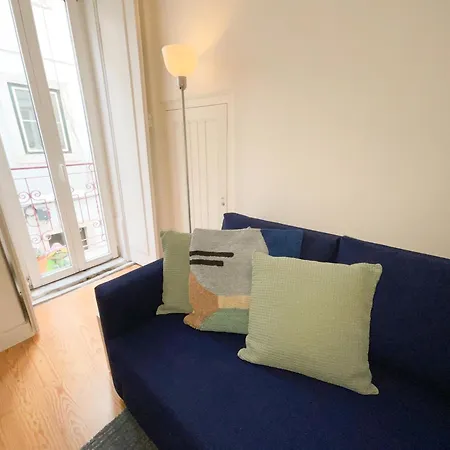 Charming Santos W/ Patio Apartment Lisbon