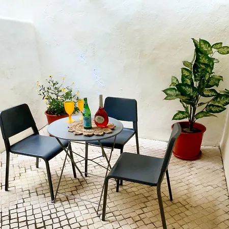 Charming Santos W/ Patio * Lizbona