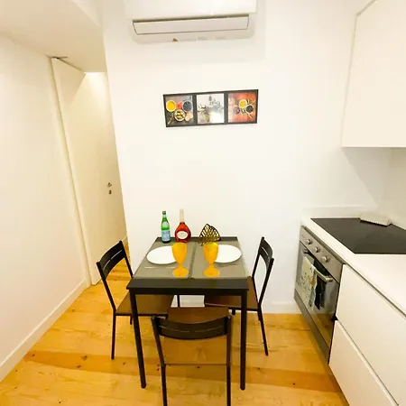 Lisbon Sunny Apartment With Patio *
