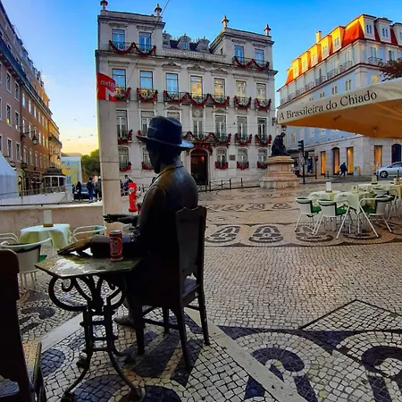 Charming Santos W/ Patio Apartment Lisbon