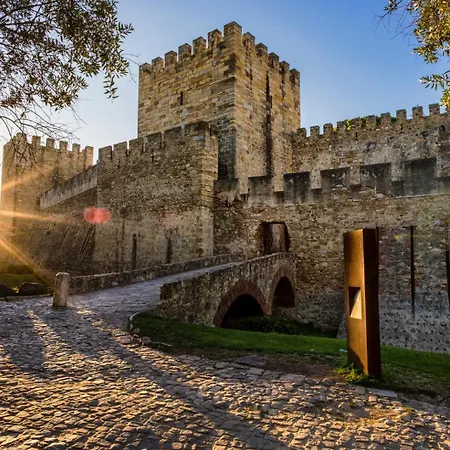 Apartment Charming Santos W/ Patio Lisbon