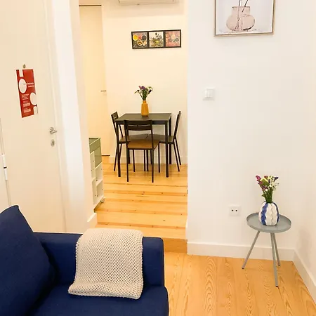 Apartment Charming Santos W/ Patio Lisbon