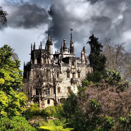 Charming Santos W/ Patio Apartment Lisbon