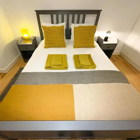 Charming Santos W/ Patio דירה ליסבון