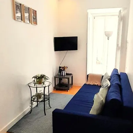 Charming Santos W/ Patio ליסבון