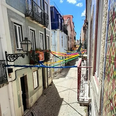 Charming Santos W/ Patio ליסבון