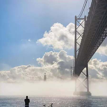 Charming Santos W/ Patio * Lizbona