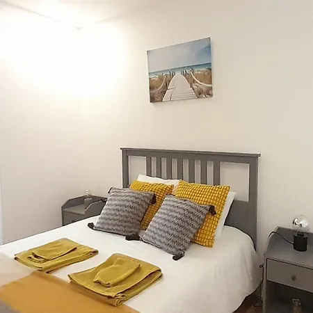 Charming Santos W/ Patio Apartament Lizbona